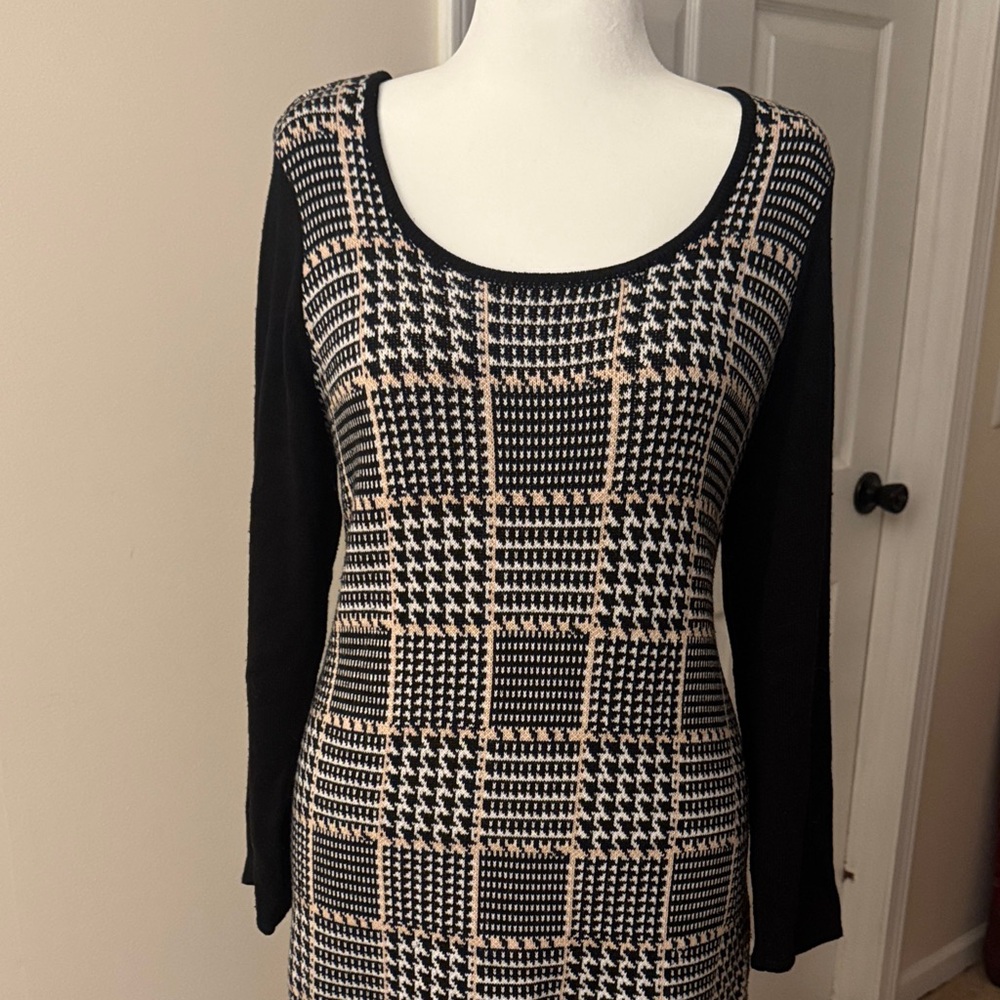 Calvin Klein Black and White Knit Garment